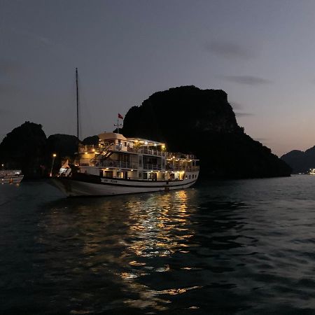 Hotel Seasun Boutique Cruise Hạ Long Exterior foto