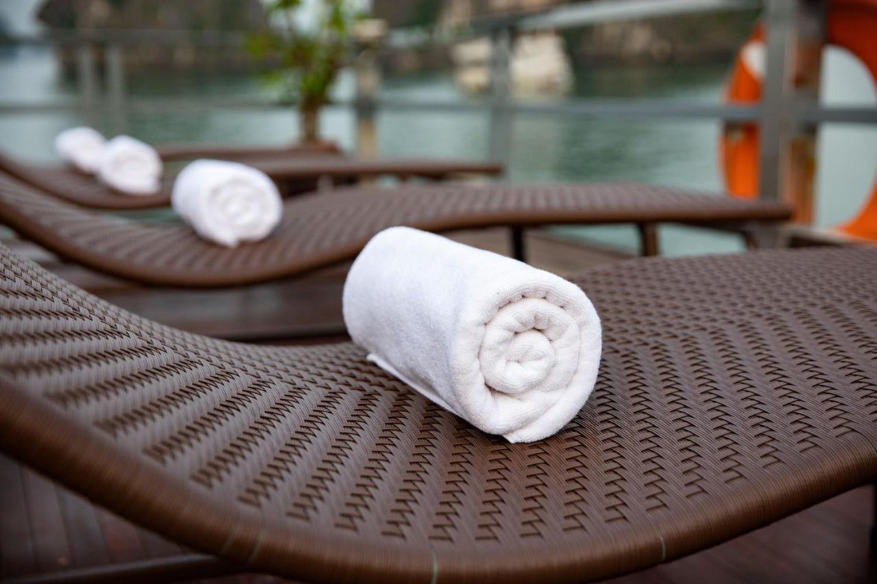 Hotel Seasun Boutique Cruise Hạ Long Exterior foto