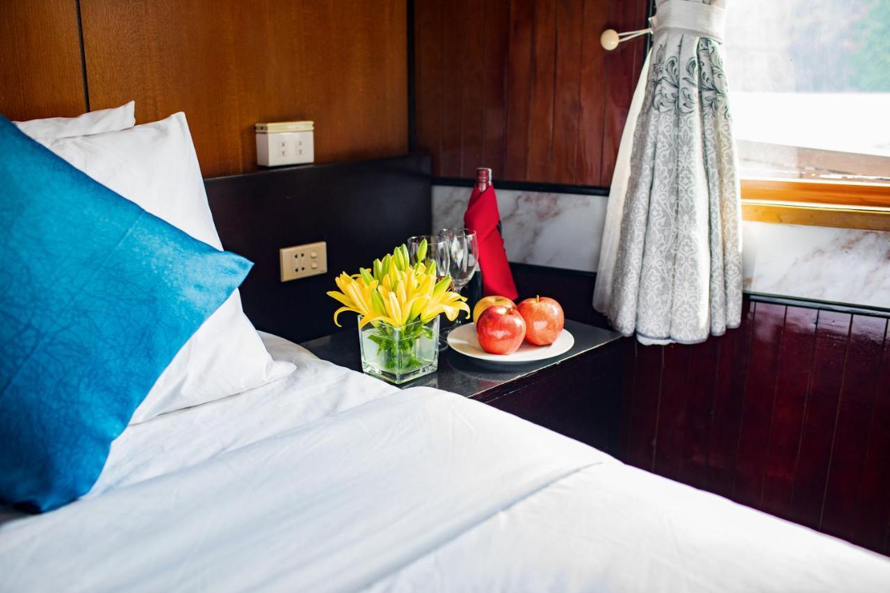 Hotel Seasun Boutique Cruise Hạ Long Exterior foto