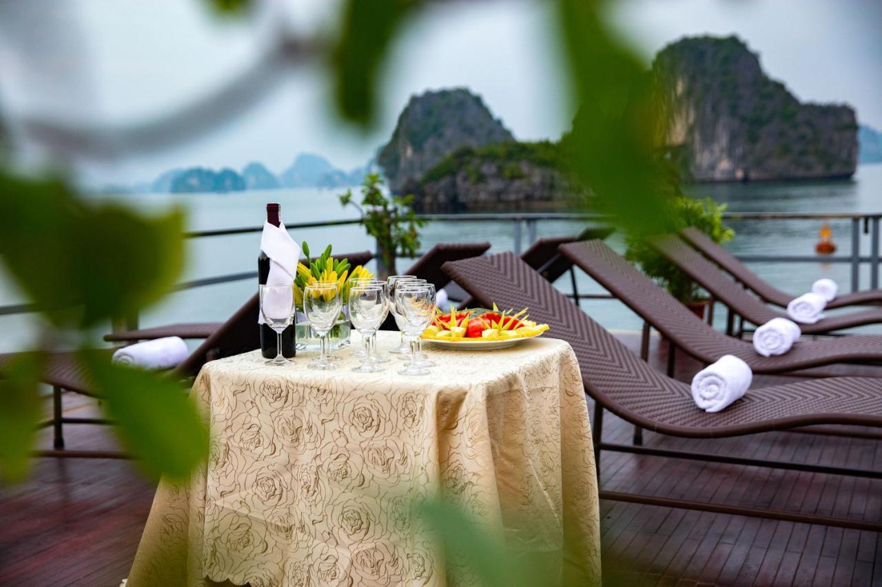 Hotel Seasun Boutique Cruise Hạ Long Exterior foto