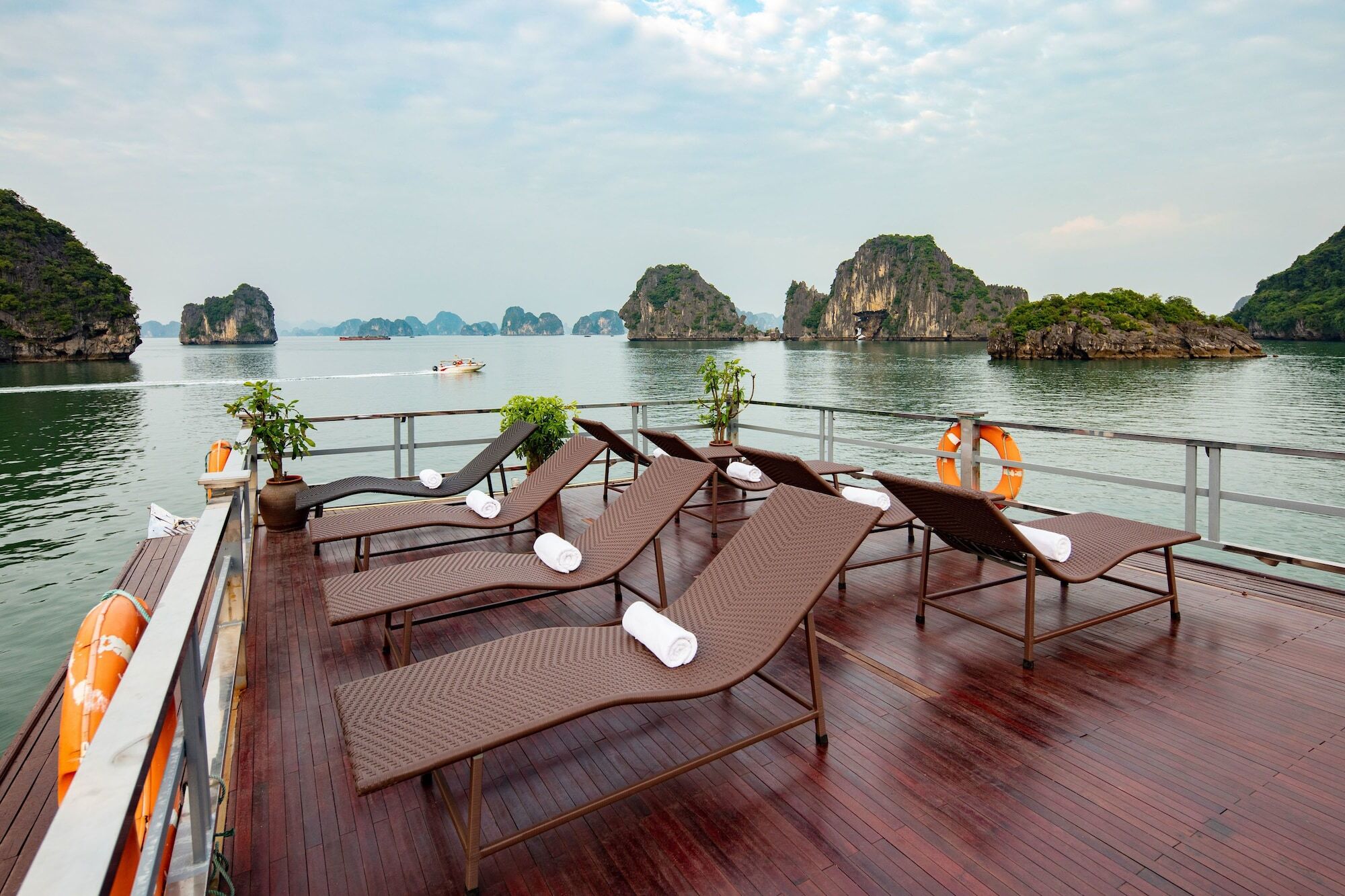 Hotel Seasun Boutique Cruise Hạ Long Exterior foto